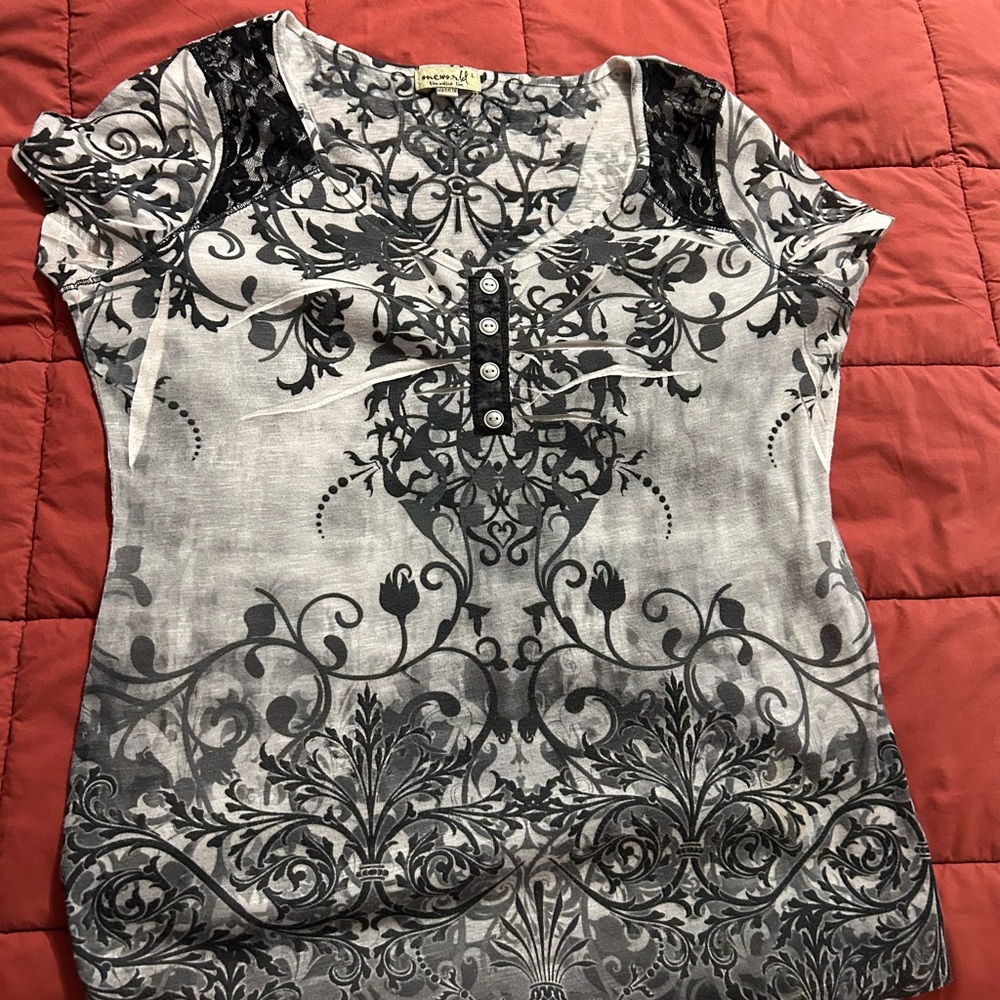 ONE WORLD Black and Gray Patterned Short Sleeve Top
